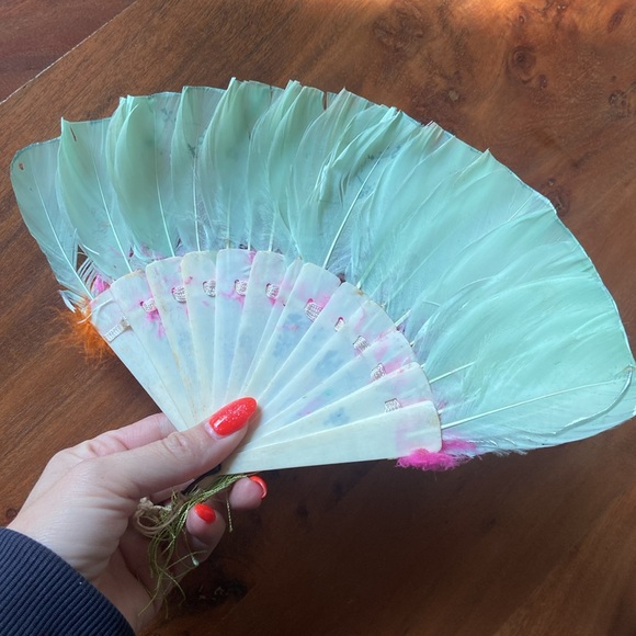 Vintage Chinese feather fan hand painted beautiful artwork kwong sing fan store - Picture 9 of 15